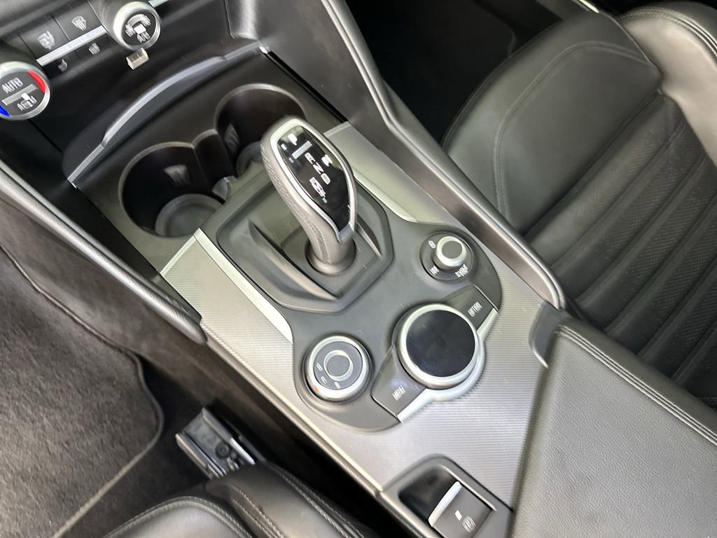 Used 2019 Alfa Romeo Giulia Ti Sport w/ Quick Order Package 22U Sport RWD image 27