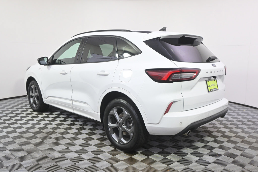 Used 2023 Ford Escape ST-Line w/ Tech Pack #1 AWD/4WD image 3
