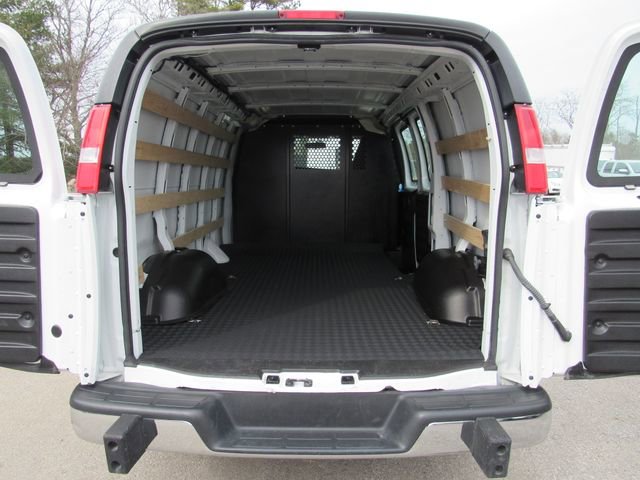 Used 2024 GMC Savana 2500 w/ Driver Convenience Package image 19