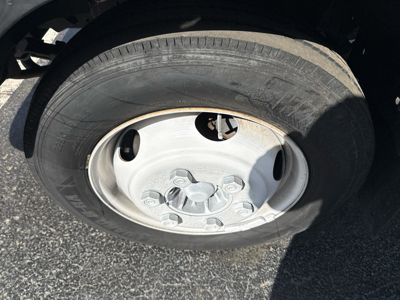 Used 2018 Isuzu NPR RWD image 12