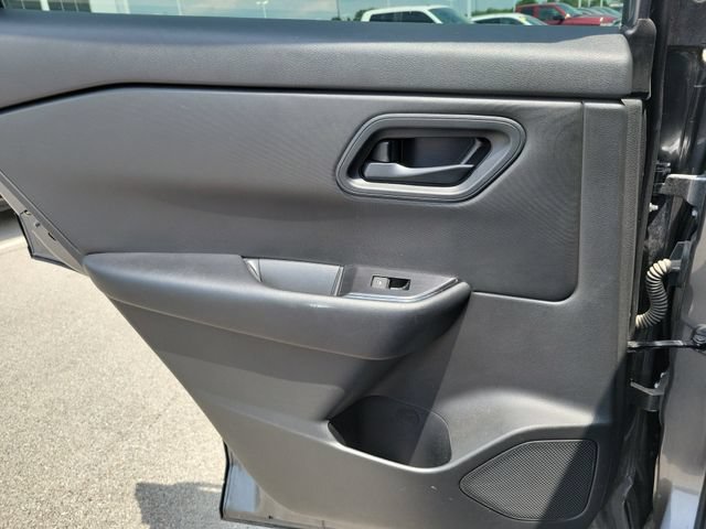 Used 2024 Nissan Rogue S AWD/4WD image 15