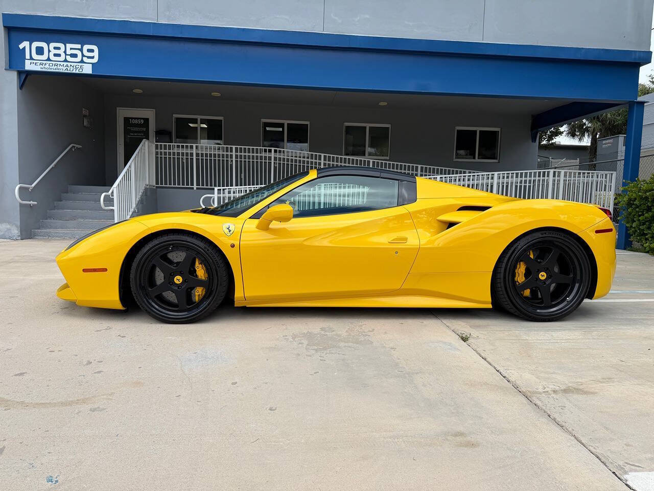 Used 2017 Ferrari 488 Spider RWD image 3