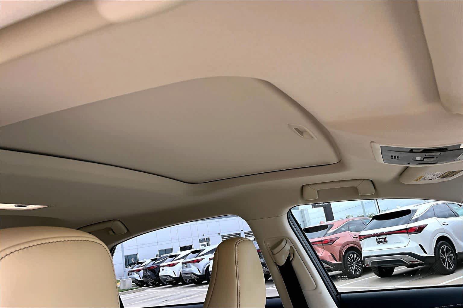 Used 2015 Lexus NX 300h FWD w/ Luxury Package image 14