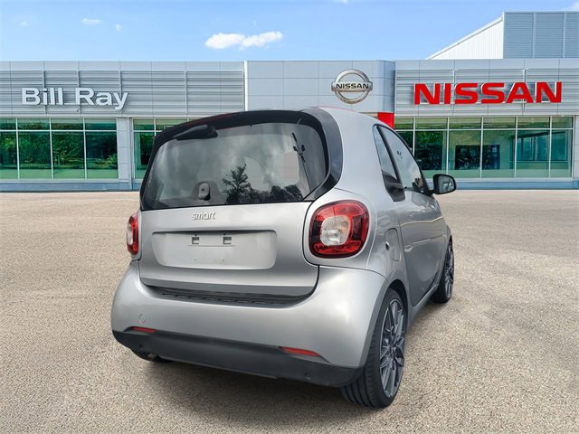 Used 2017 smart fortwo passion image 4