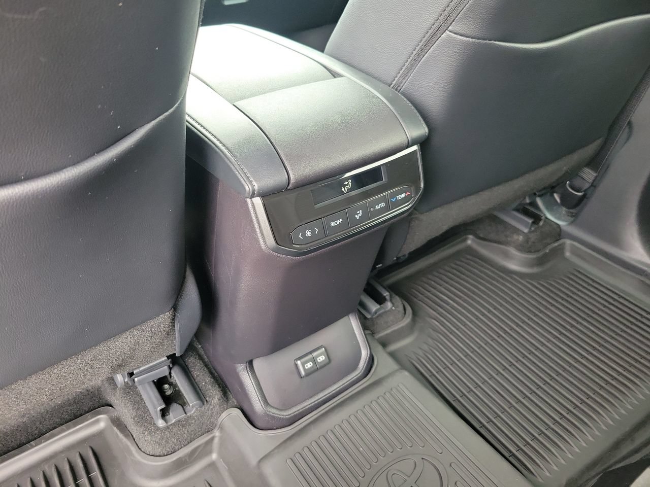 Used 2026 Toyota Highlander XSE AWD/4WD image 12