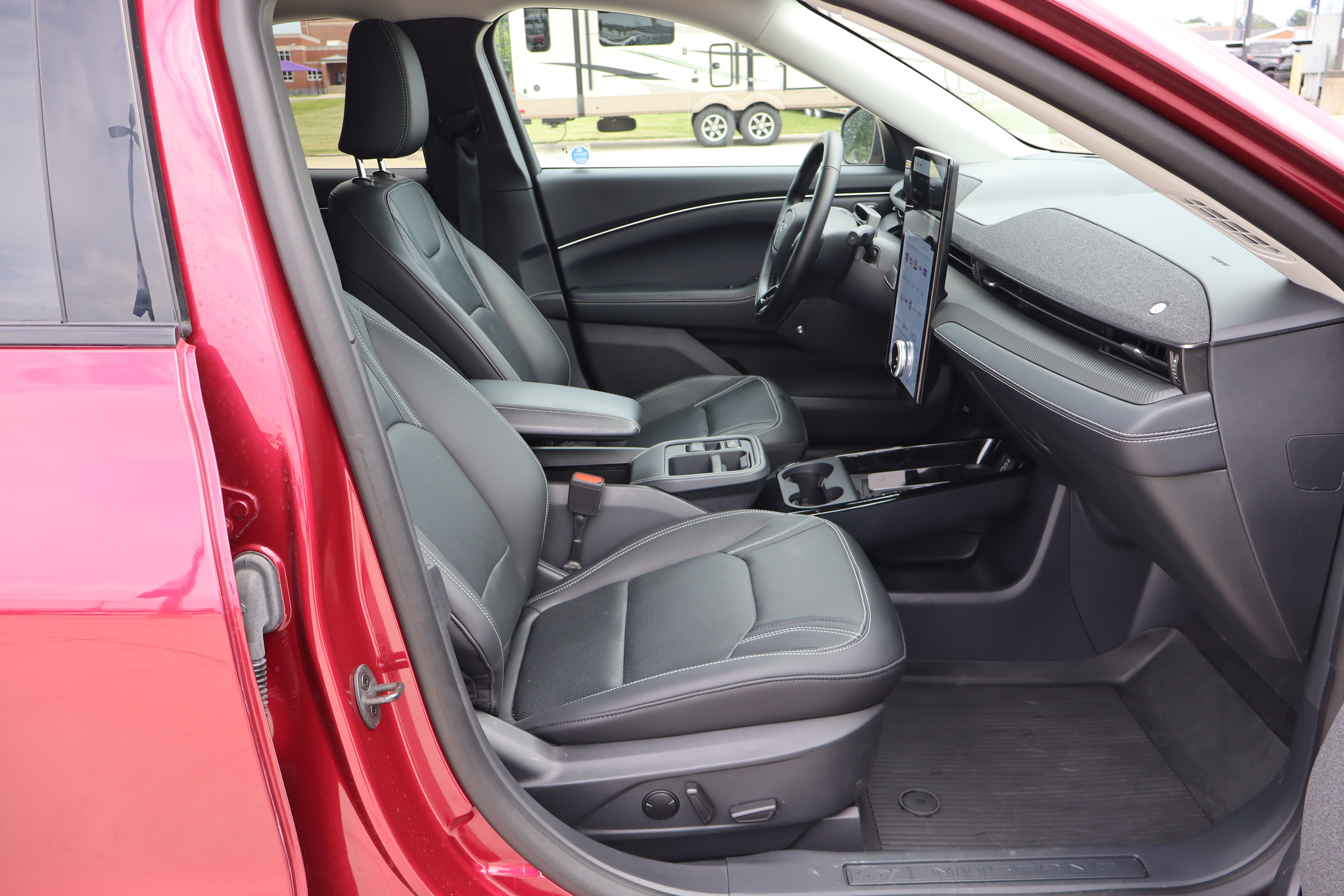 Used 2025 Ford Mustang Mach-E Premium AWD/4WD image 12
