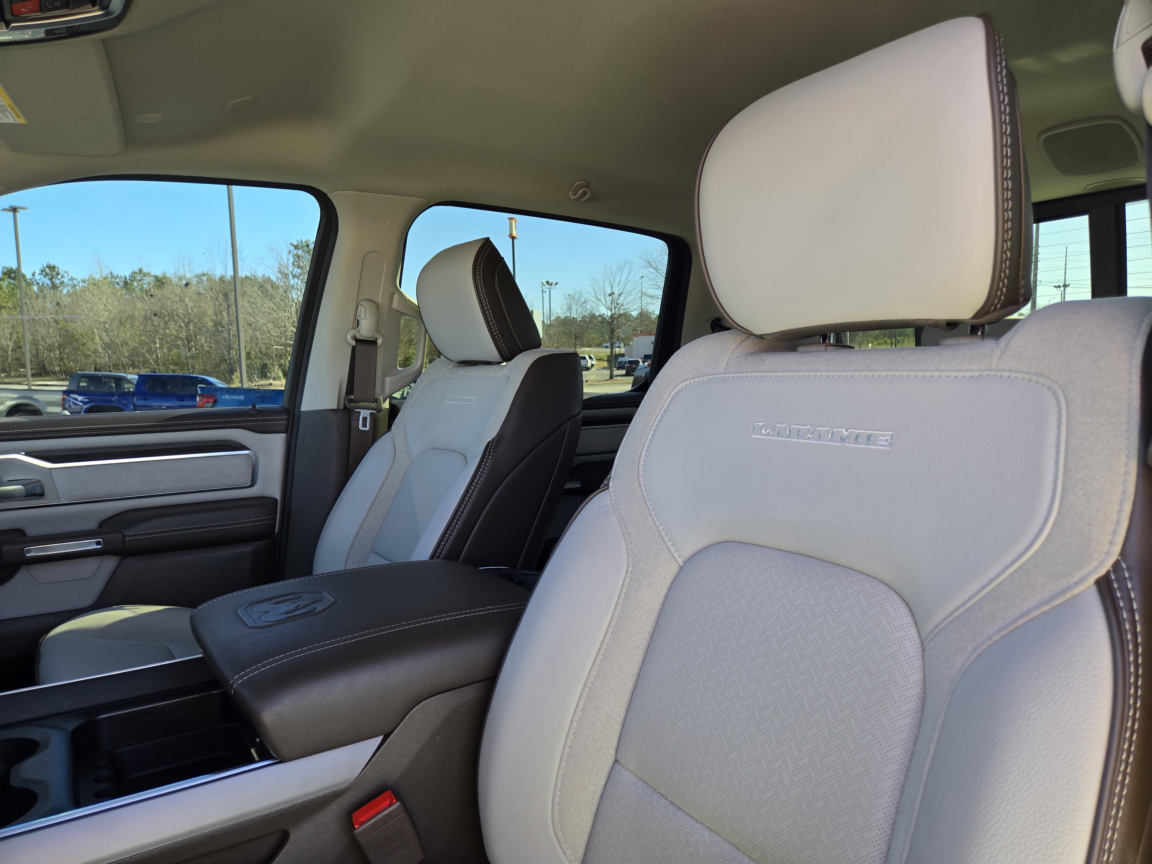 Used 2025 RAM 1500 Laramie image 24