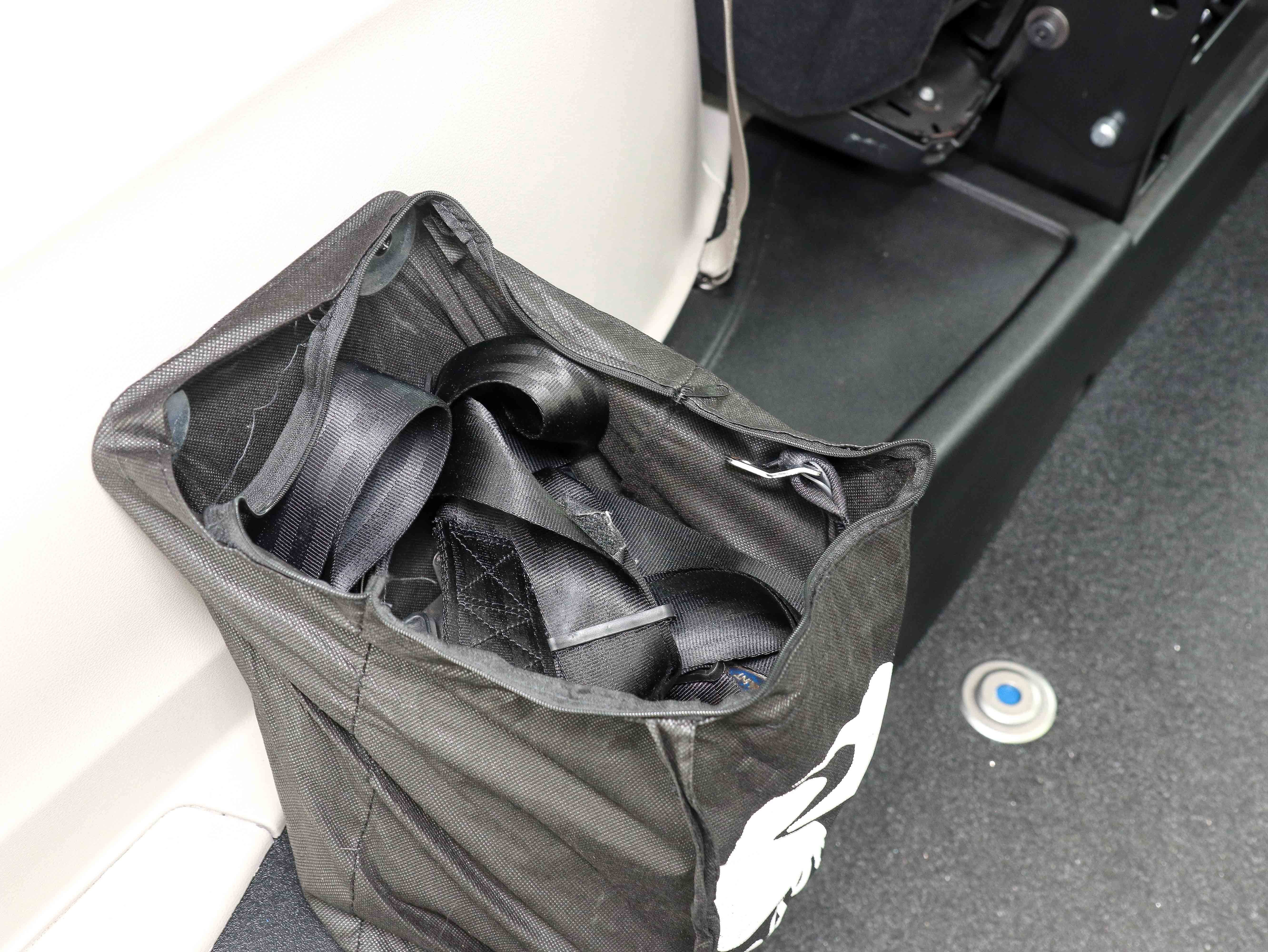 Used 2023 Chrysler Voyager LX image 18