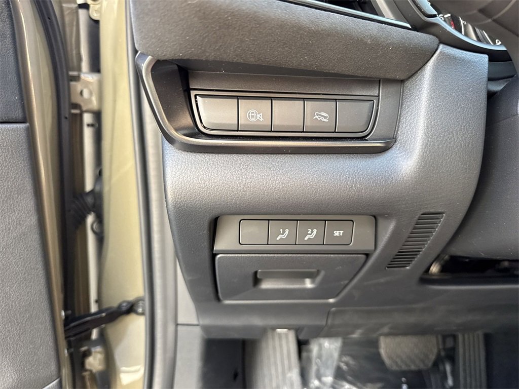 New 2024 MAZDA CX-30 Carbon image 57