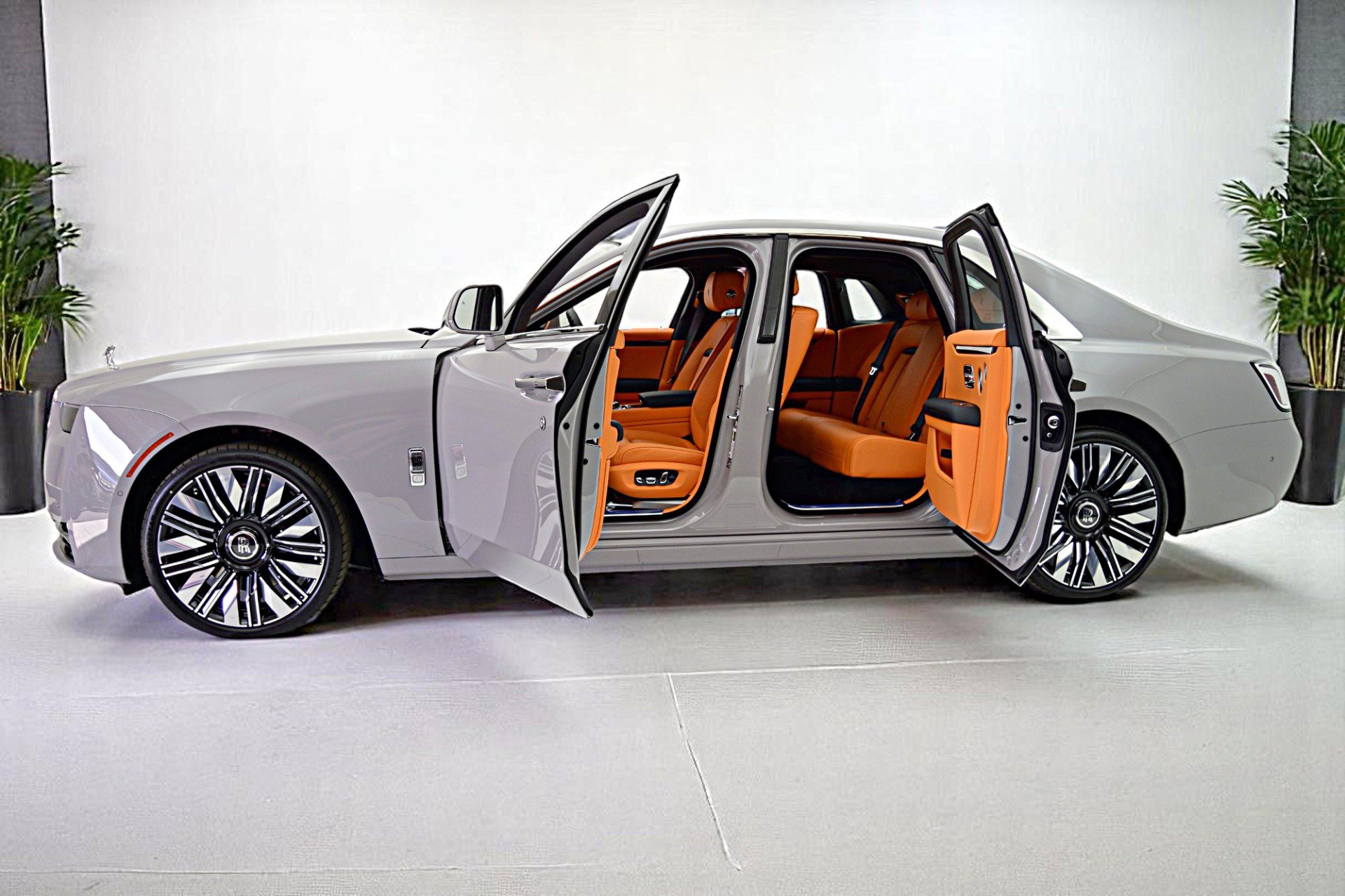 Used 2025 Rolls-Royce Ghost AWD/4WD image 4