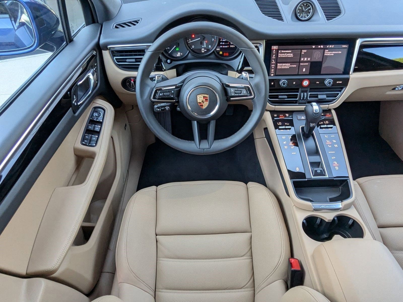 Certified 2025 Porsche Macan image 15