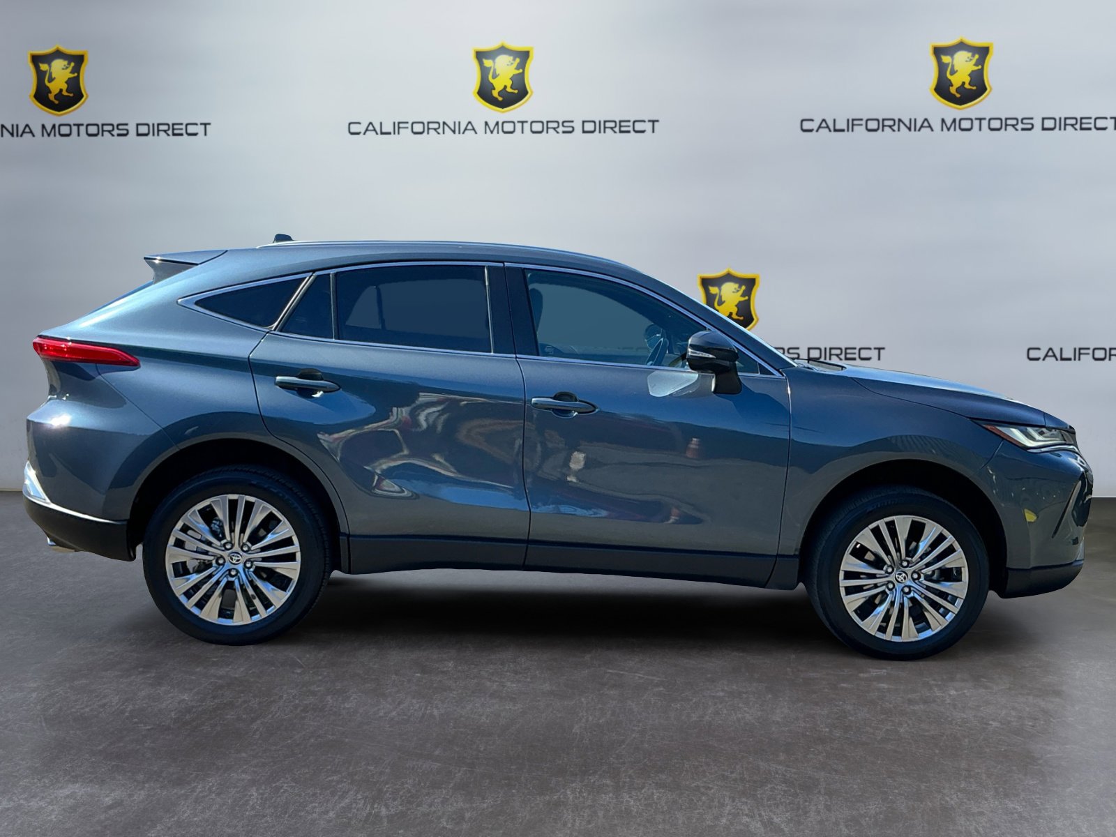 Used 2024 Toyota Venza XLE AWD/4WD image 5