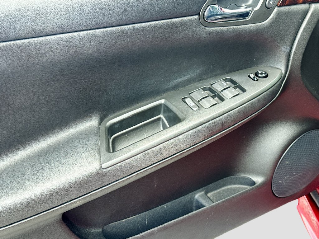Used 2013 Chevrolet Impala LTZ FWD image 16