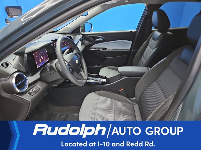 Used 2025 Chevrolet Trax LT FWD image 9