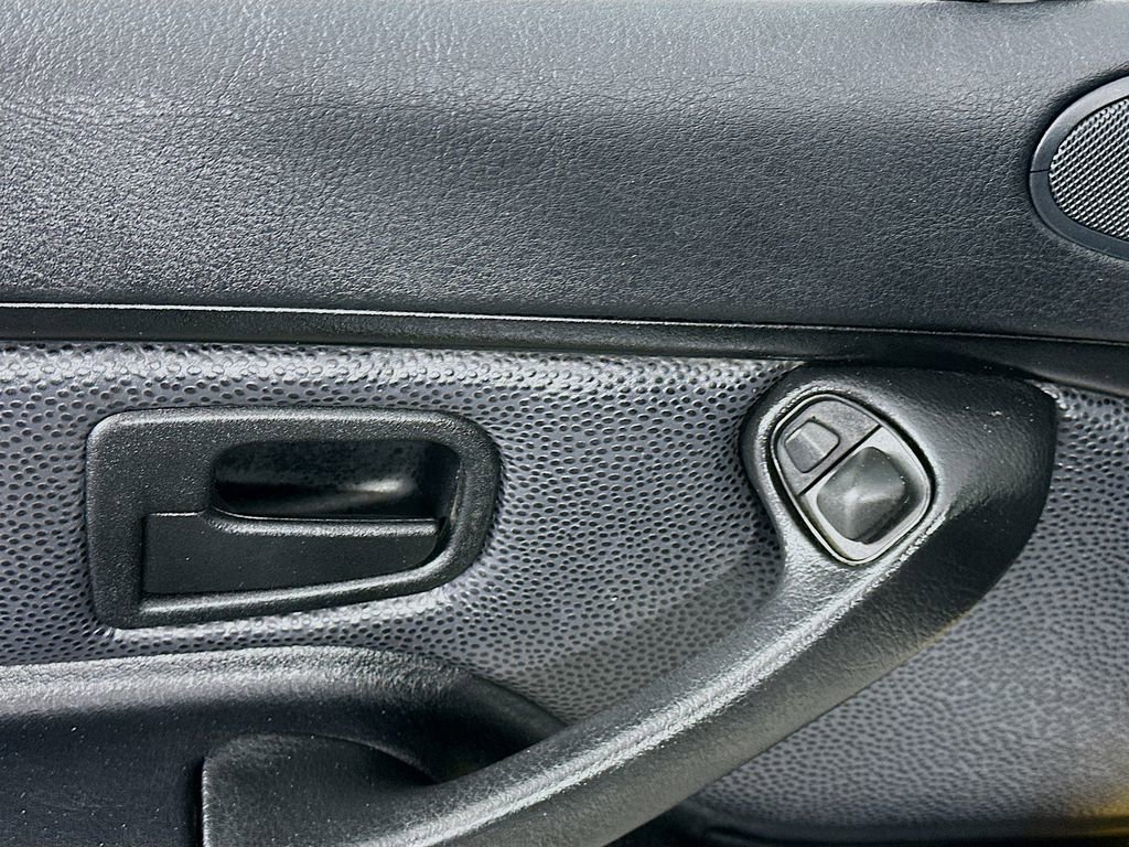 Used 2001 BMW Z3 2.5i RWD image 18