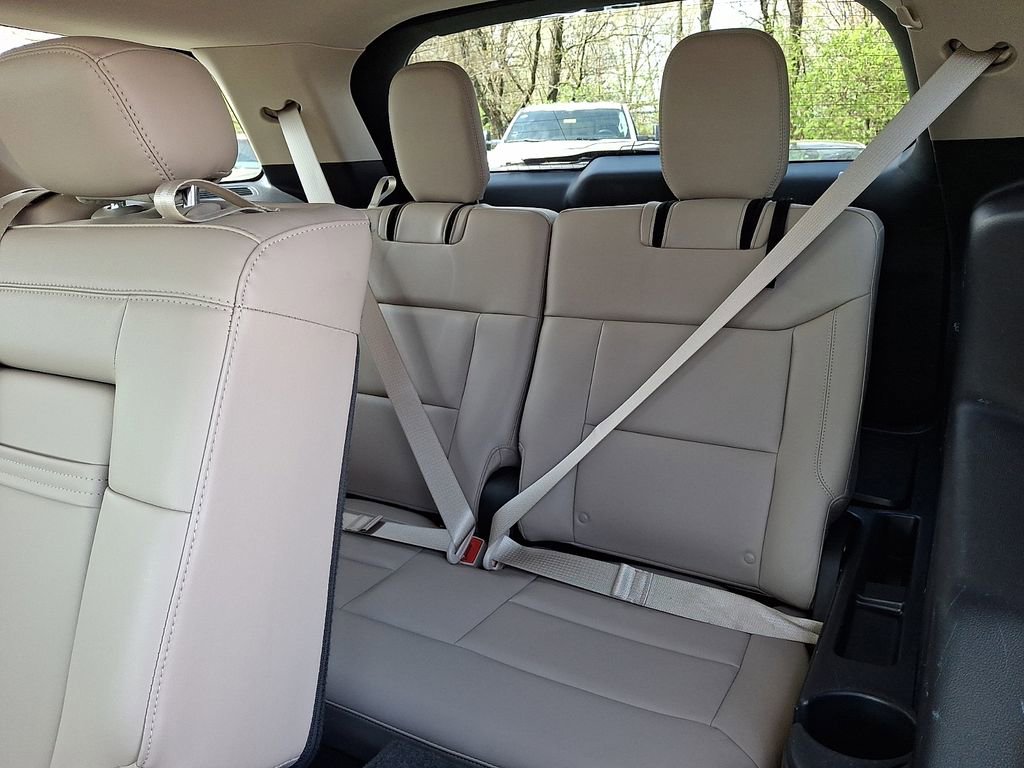 Used 2021 Ford Explorer XLT w/ Equipment Group 202A image 11