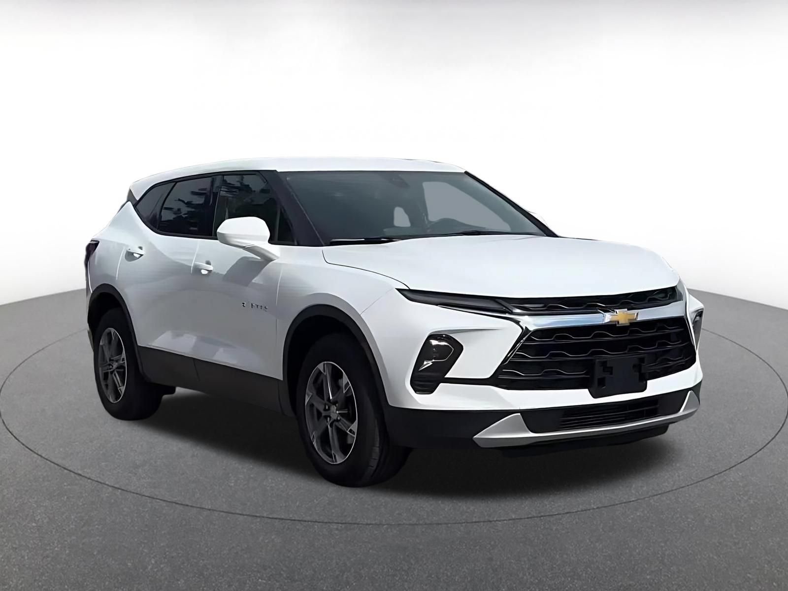 Used 2025 Chevrolet Blazer LT FWD image 3