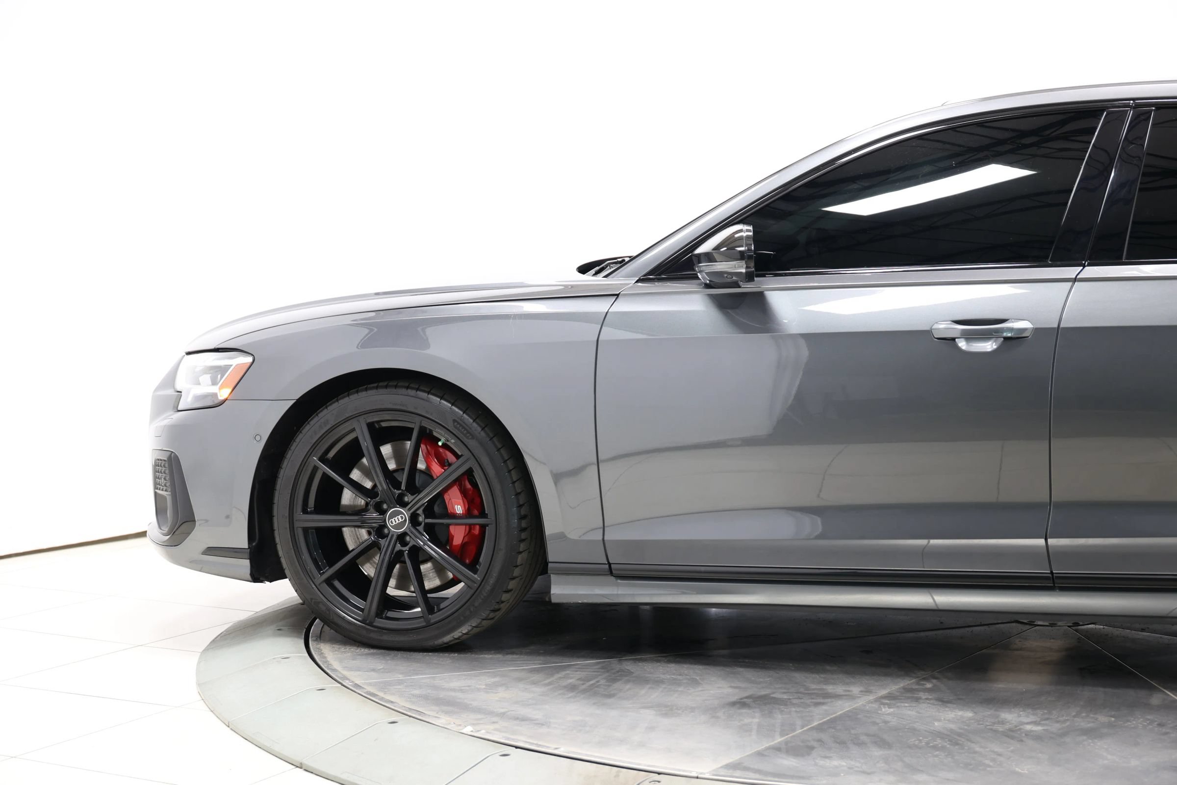 Used 2023 Audi S8 w/ S8 Comfort Plus Package AWD/4WD image 7