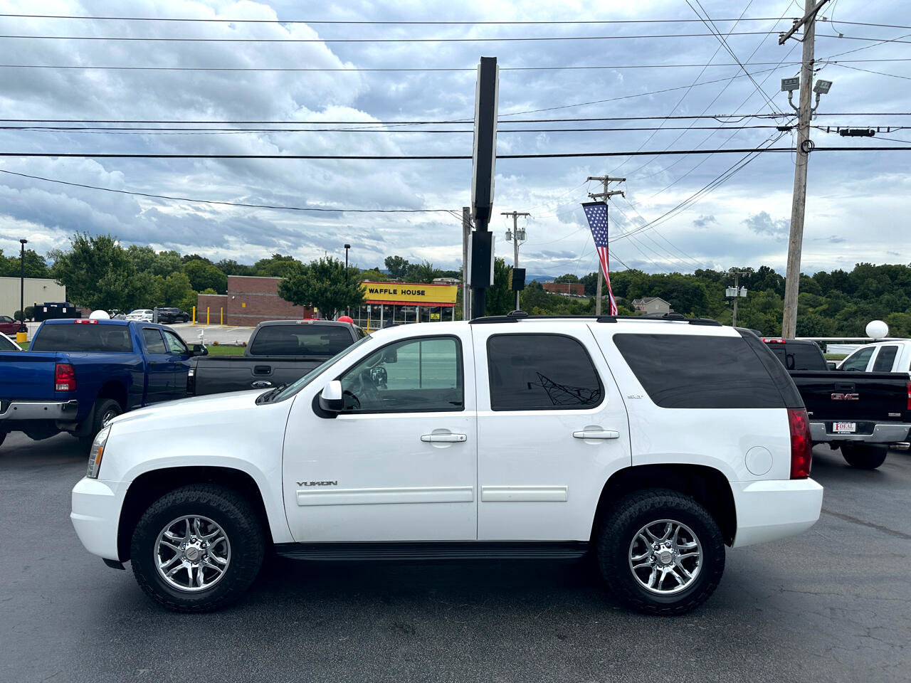 Used 2013 GMC Yukon SLT image 1