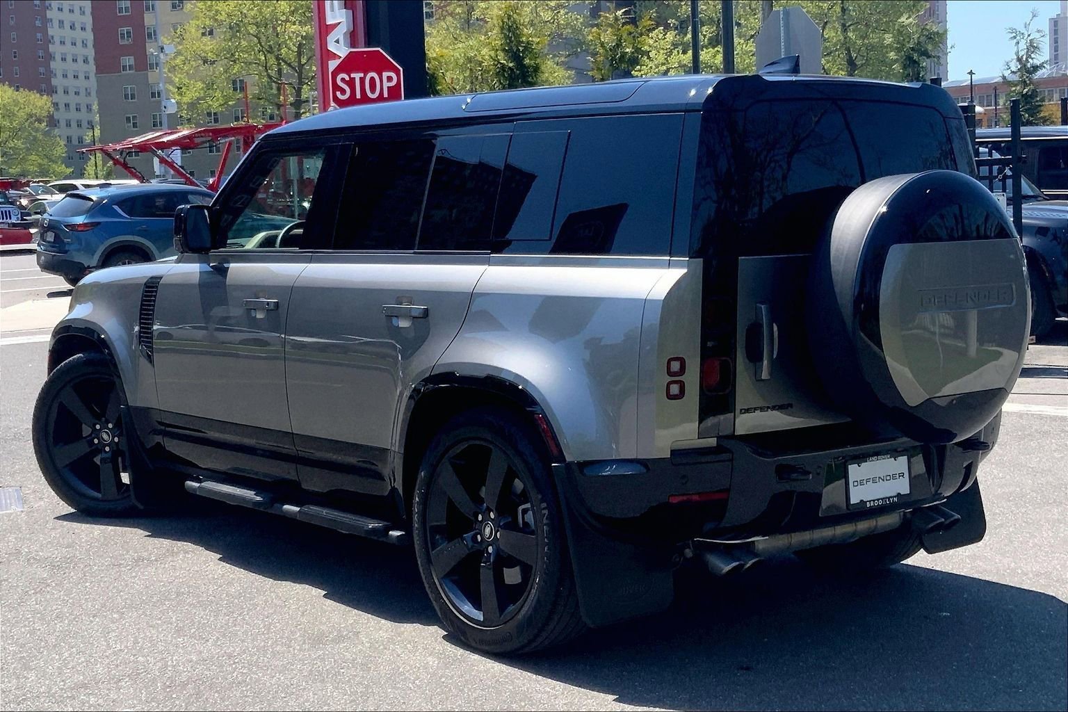 Certified 2025 Land Rover Defender 110 X-Dynamic SE AWD/4WD image 11