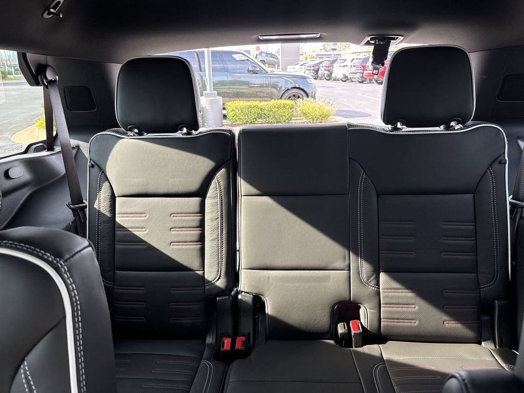 Used 2025 GMC Yukon AT4 Ultimate w/ LPO, Floor Liner Package AWD/4WD image 20