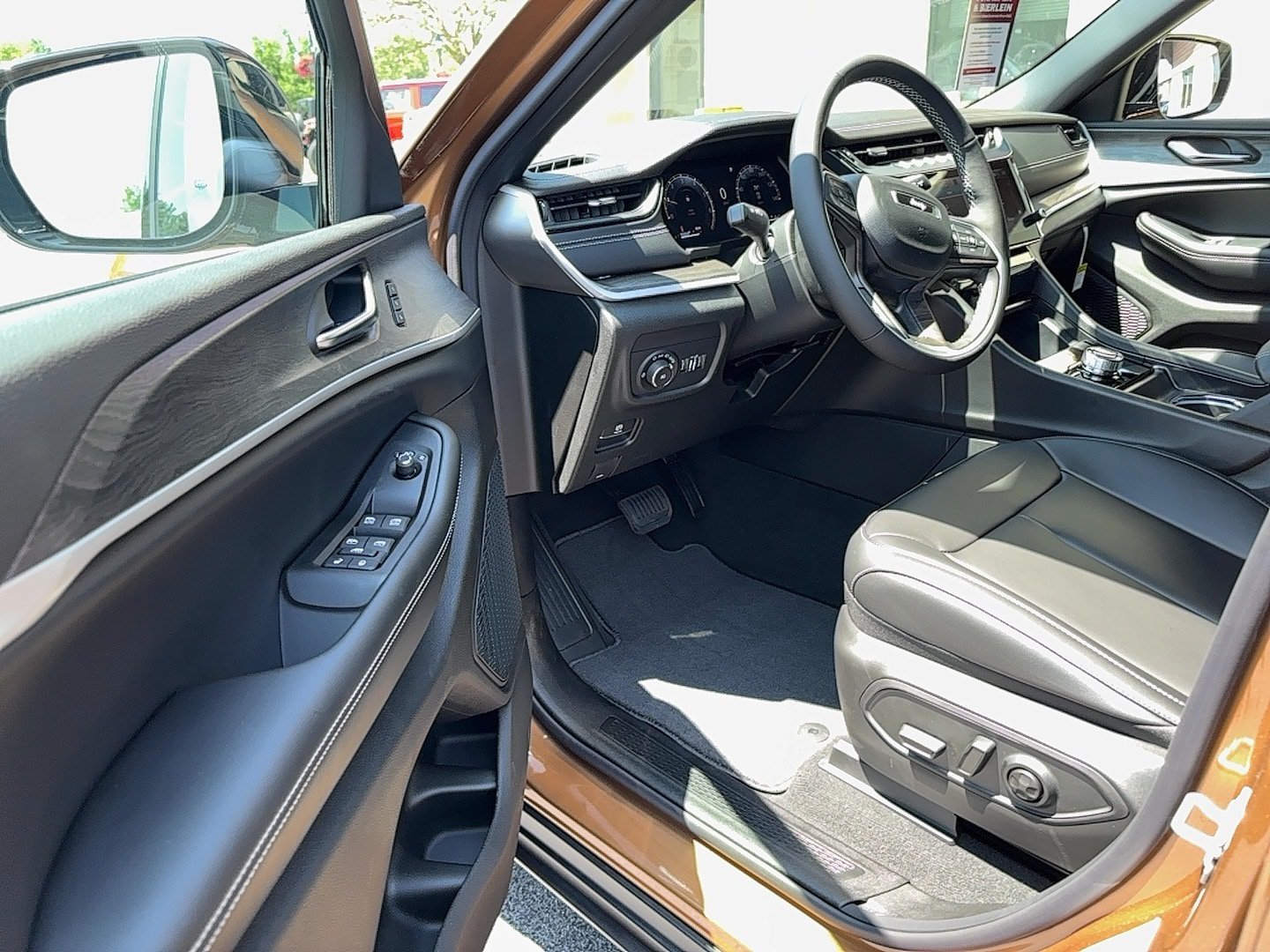 New 2026 Jeep Grand Cherokee L Limited w/ Limited Altitude Package AWD/4WD image 22