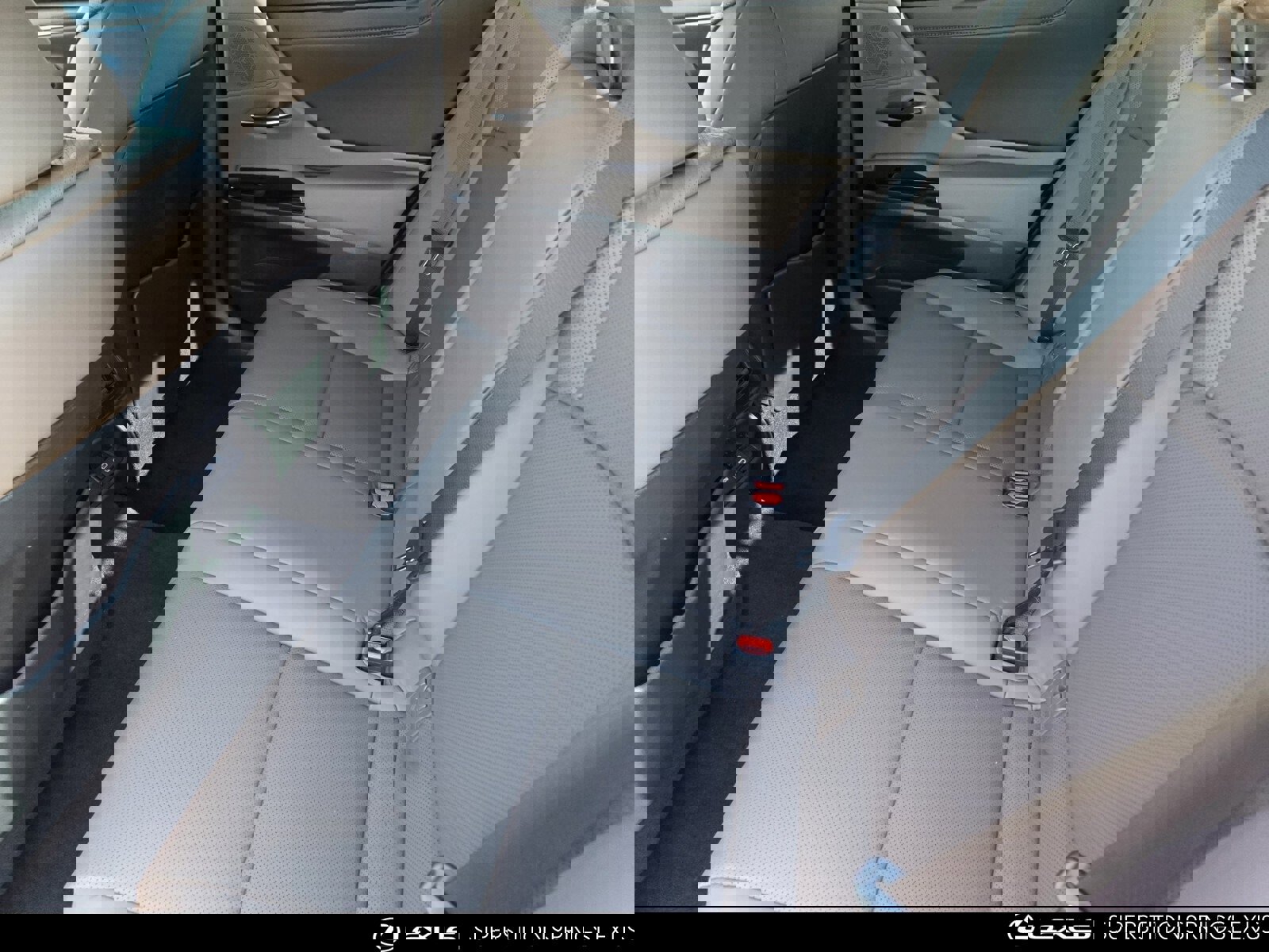 Used 2025 Lexus ES 300h w/ Premium Package image 28