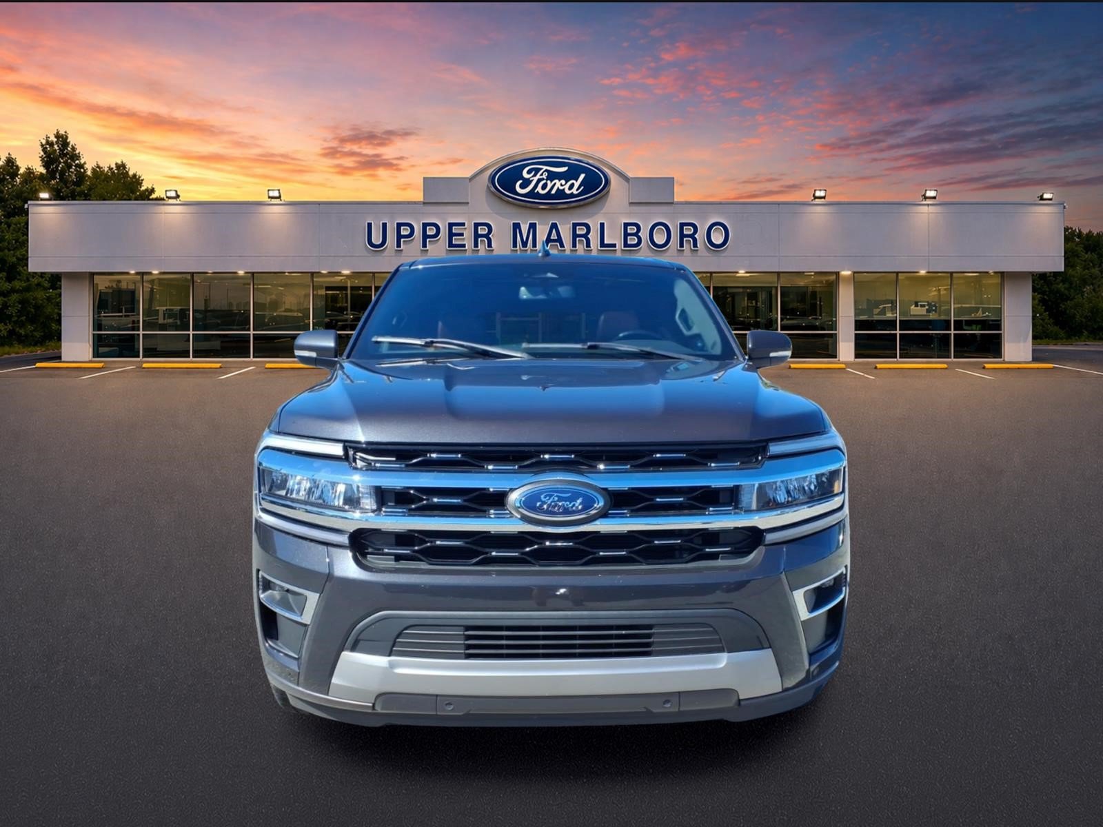Used 2024 Ford Expedition Limited AWD/4WD image 3