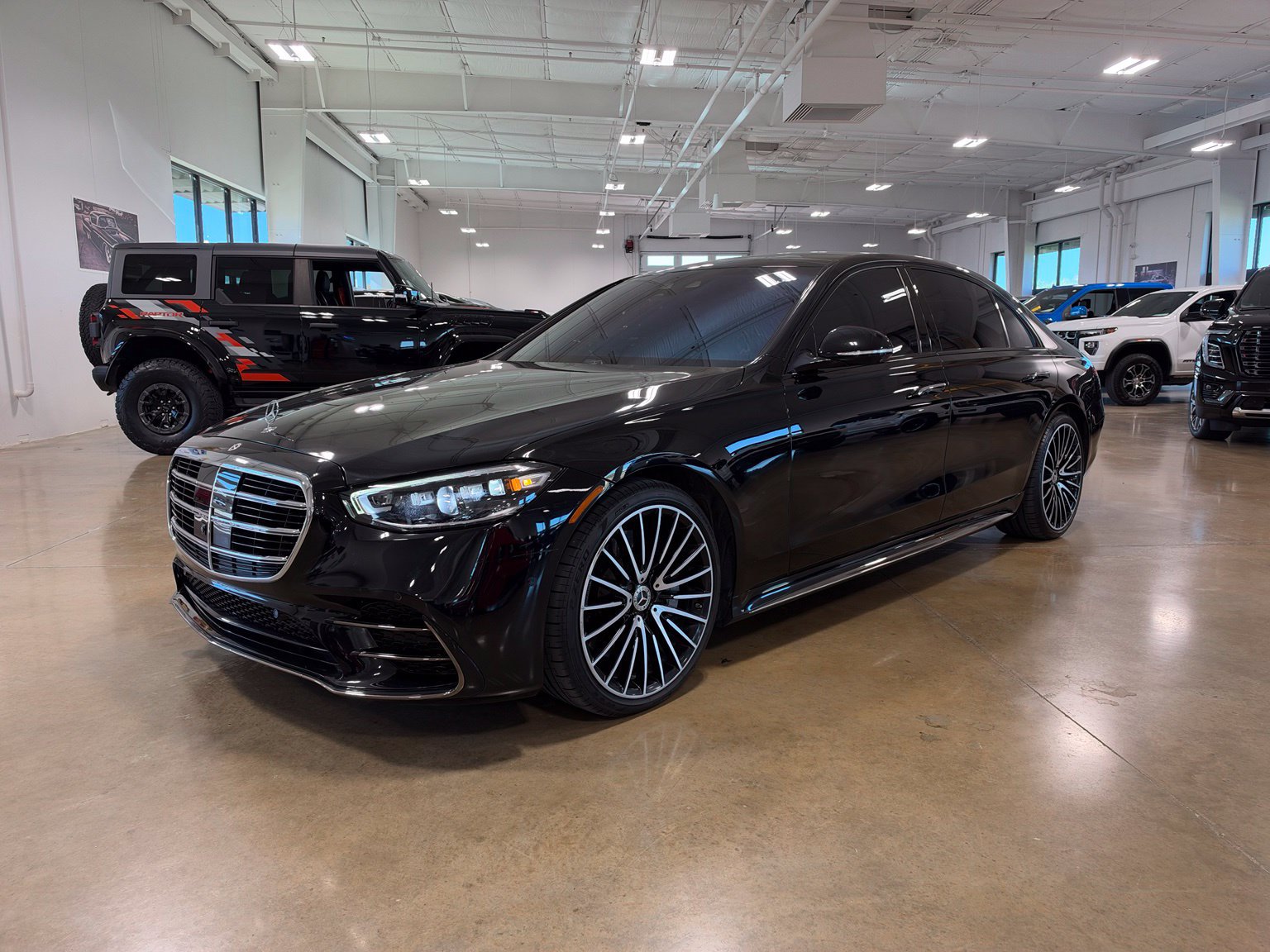 Used 2023 Mercedes-Benz S 580 4MATIC Sedan image 3