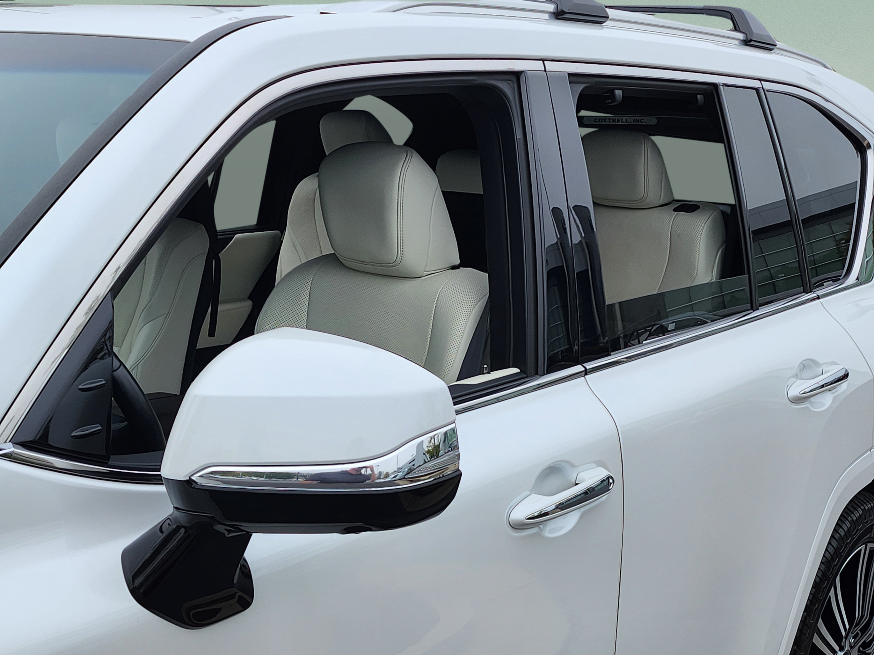 Used 2023 Lexus LX 600 4WD w/ Accessory Package (Z1) image 7