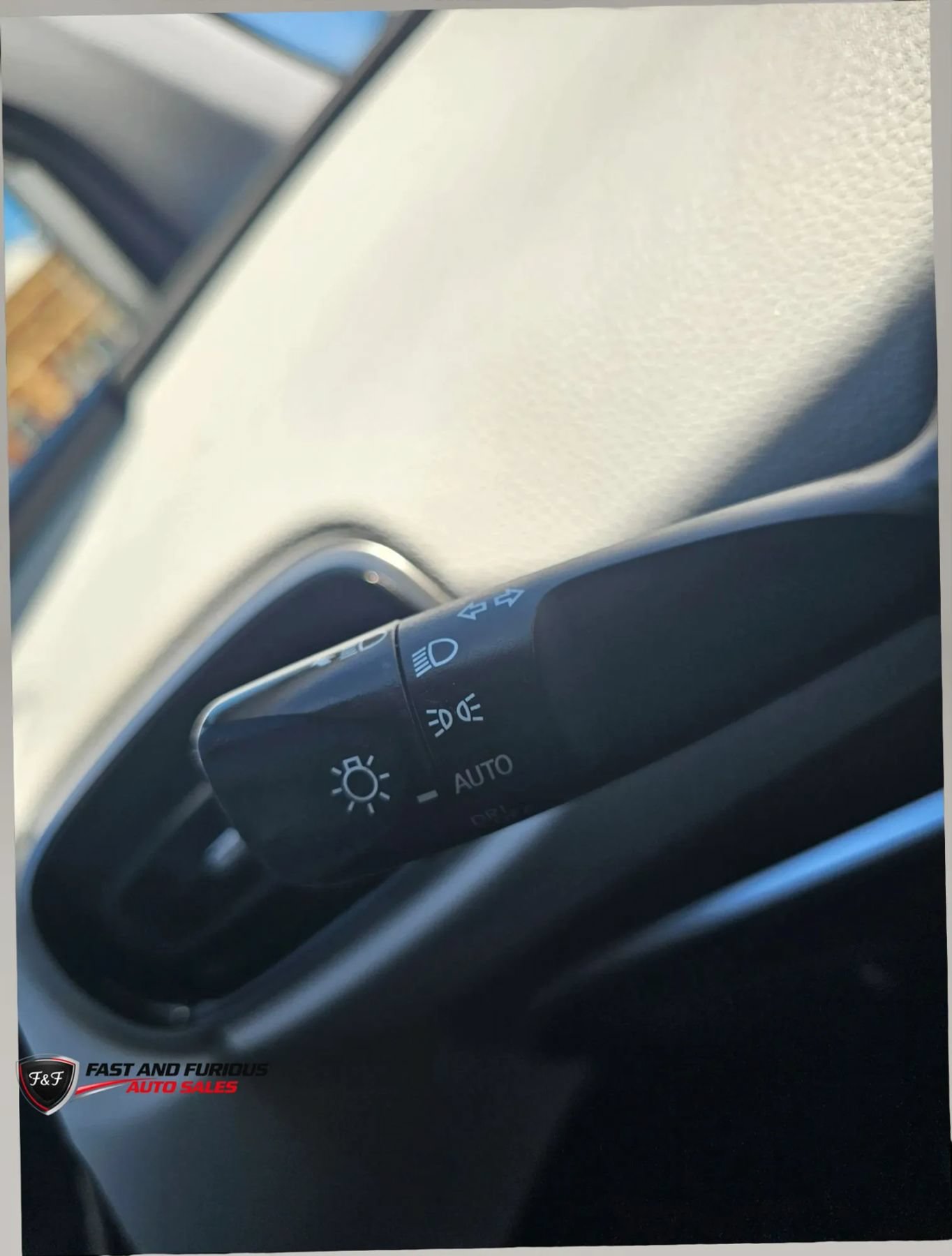 Used 2021 Toyota Prius Prime XLE w/ Carpet Mat Package (TMS) FWD image 21