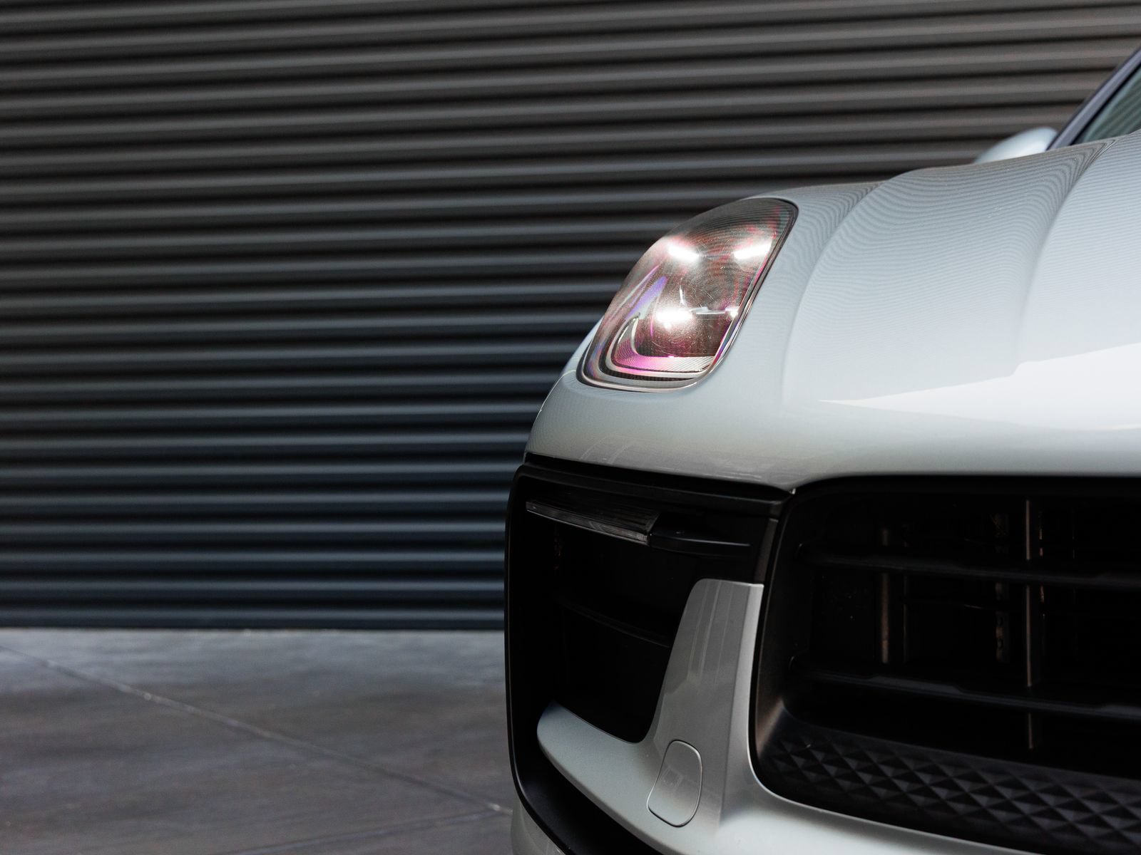 Used 2025 Porsche Macan AWD/4WD image 39