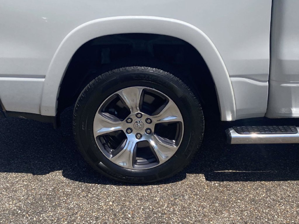Used 2019 RAM 1500 Laramie AWD/4WD image 11