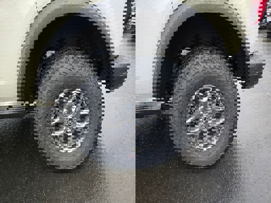 New 2025 Ford Bronco Badlands image 9