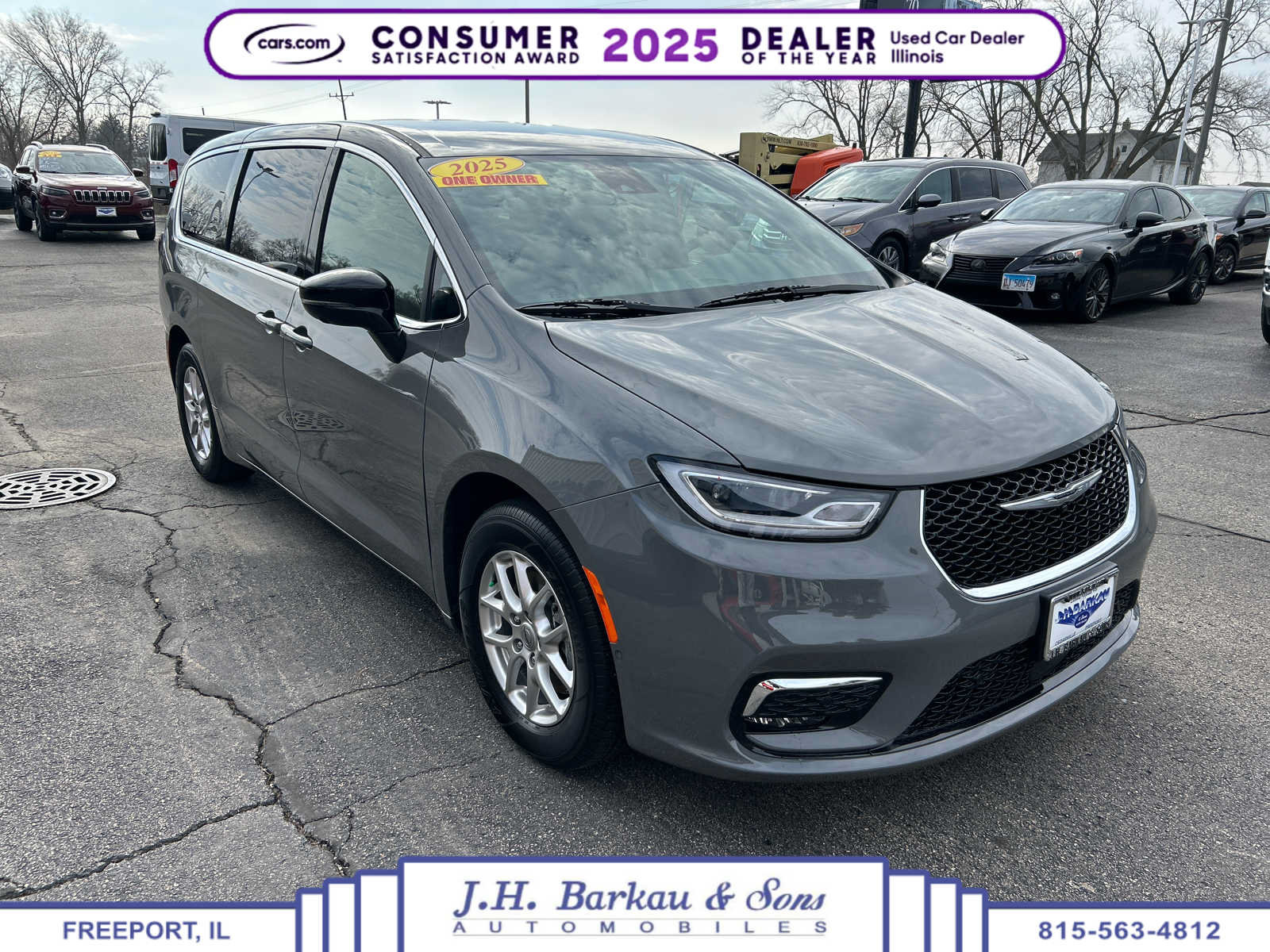 Used 2025 Chrysler Pacifica Select