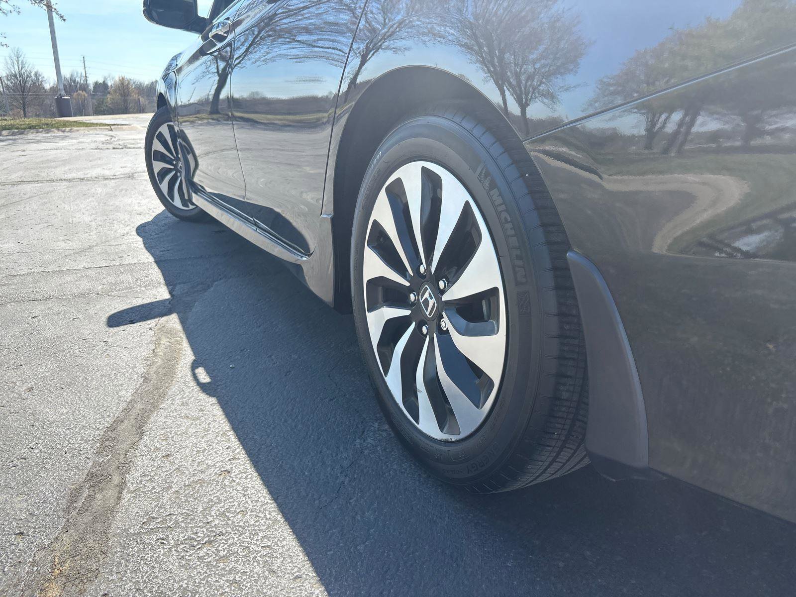 Used 2017 Honda Accord Touring image 5