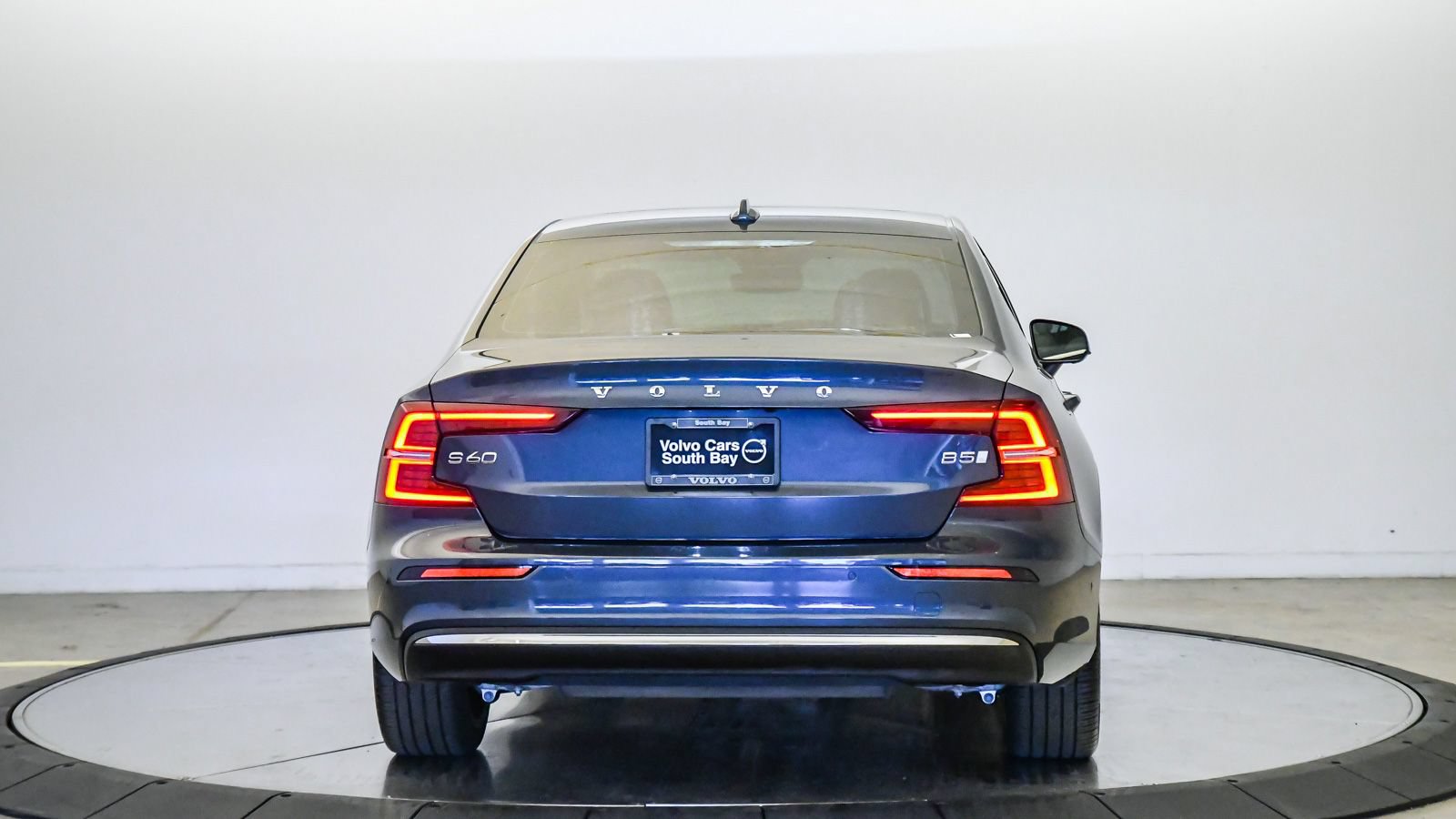 Certified 2023 Volvo S60 B5 Ultimate w/ Climate Package FWD image 3