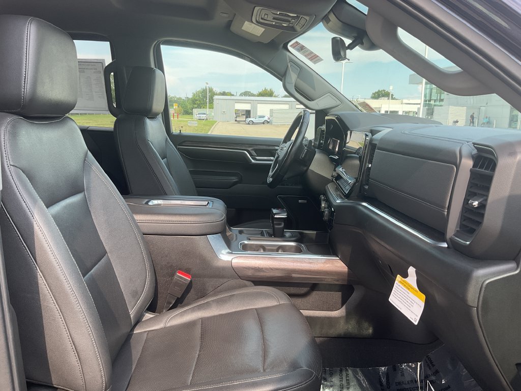 Used 2022 Chevrolet Silverado 1500 LTZ w/ Technology Package AWD/4WD image 17