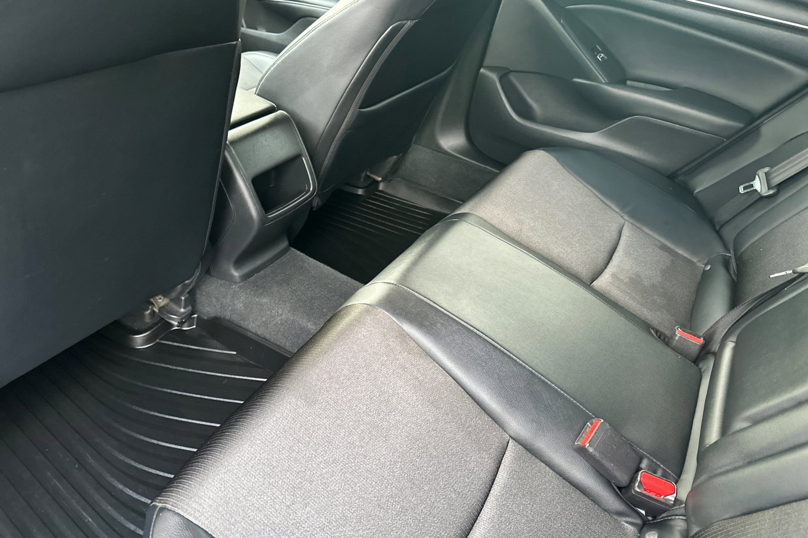 Used 2018 Honda Accord Sport image 13