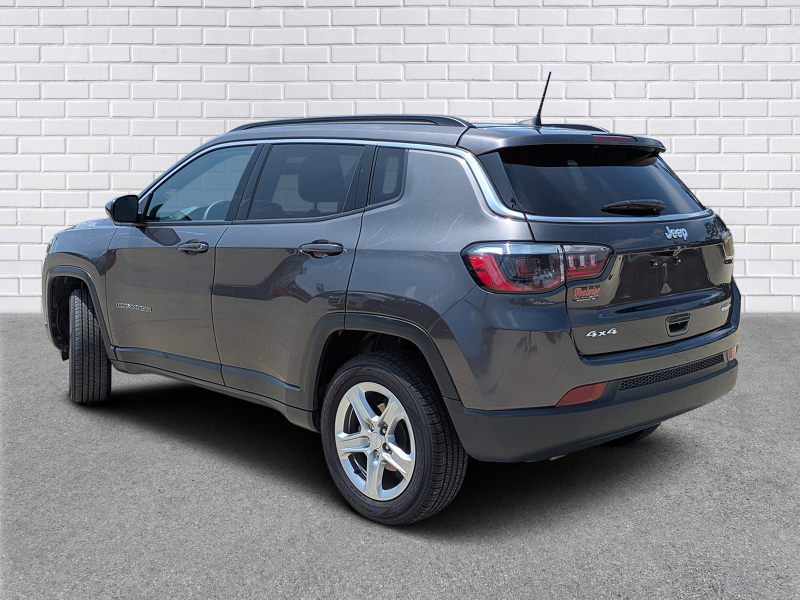 Used 2024 Jeep Compass Latitude AWD/4WD image 3