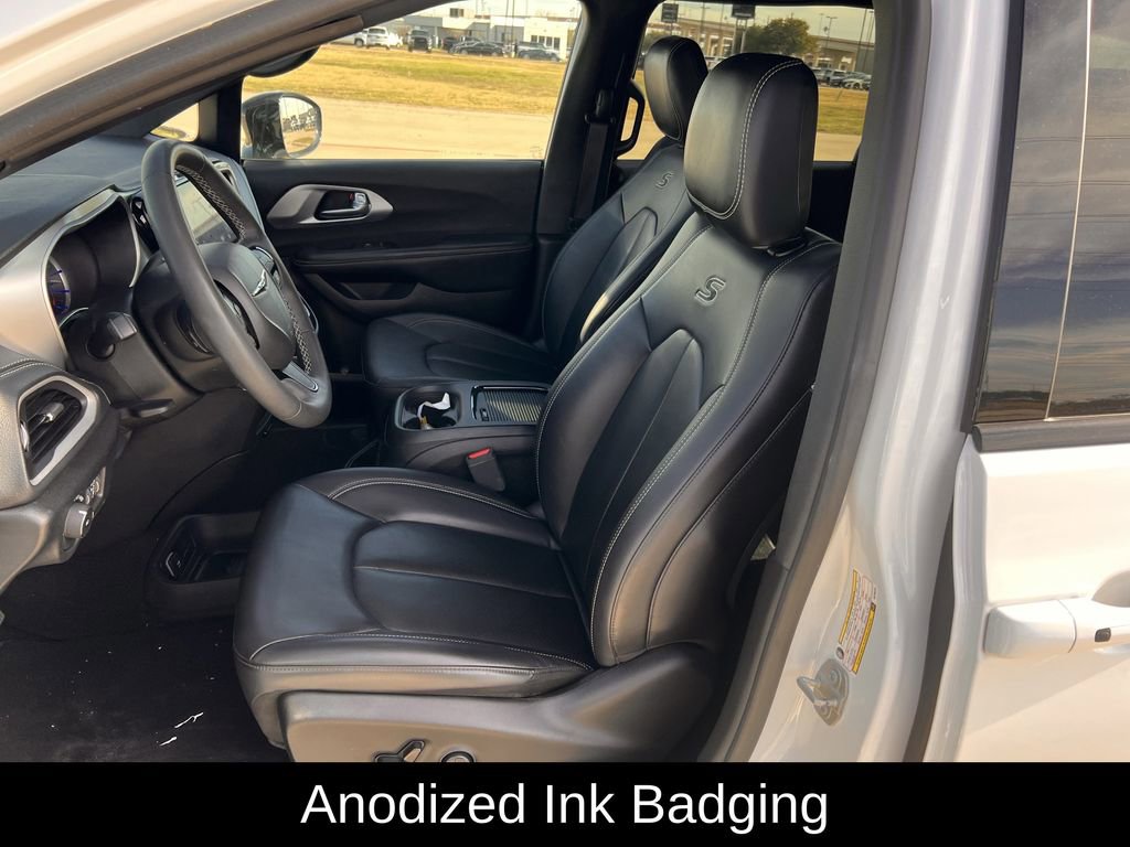 Used 2024 Chrysler Pacifica Select image 27