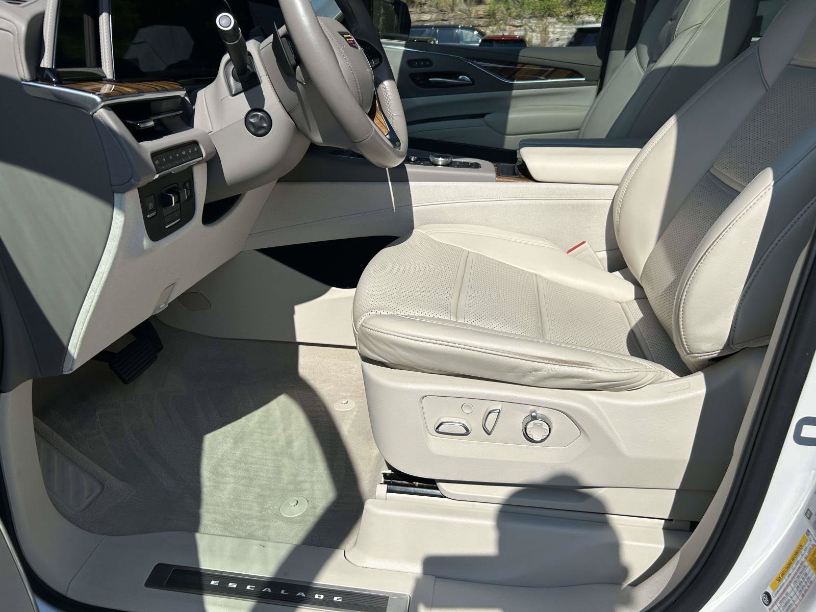 Certified 2023 Cadillac Escalade Sport Platinum w/ LPO, ONYX Package AWD/4WD image 22