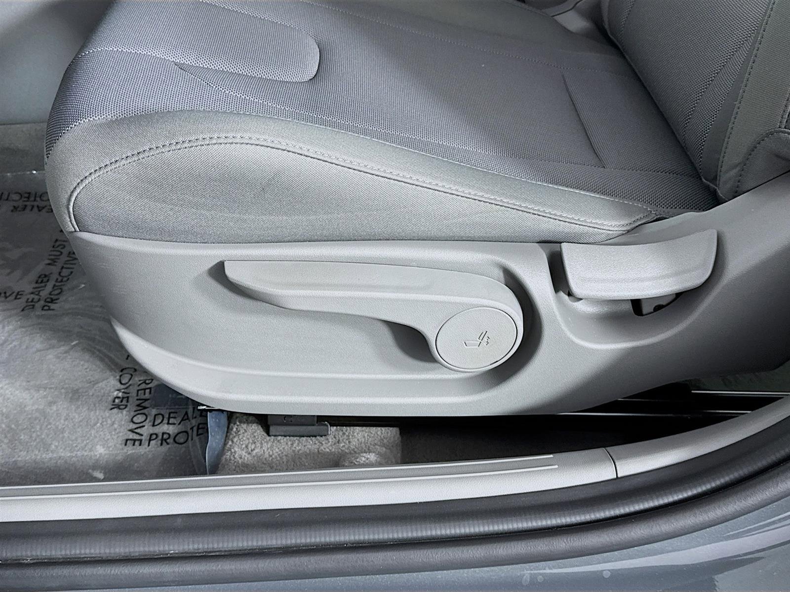 Certified 2025 Hyundai Elantra SE image 19