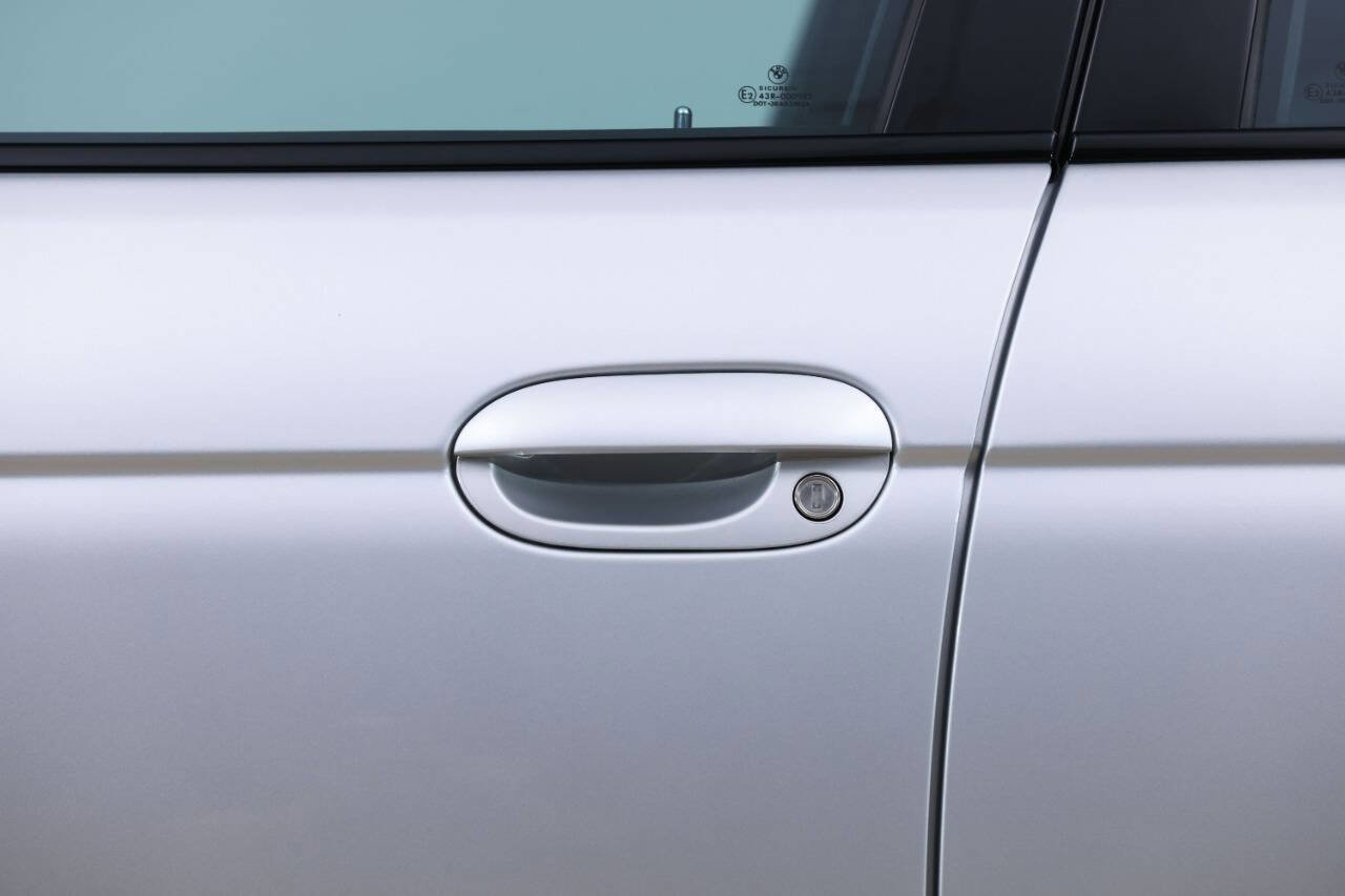 Used 2002 BMW M5 image 24