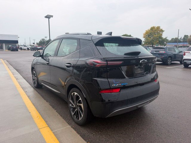 Used 2023 Chevrolet Bolt EUV Premier w/ Sun & Sound Package FWD image 9
