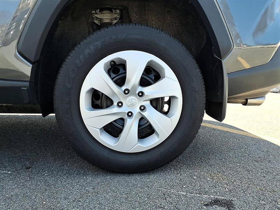 Used 2025 Toyota RAV4 LE AWD/4WD image 14