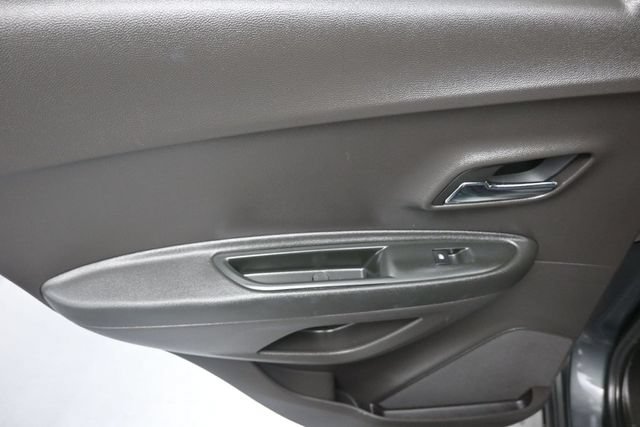 Used 2017 Chevrolet Trax LT FWD image 19