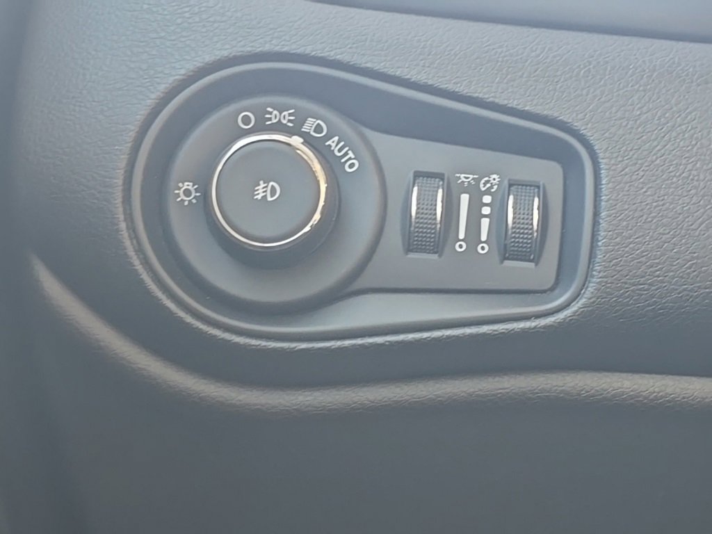 Certified 2019 Jeep Renegade Latitude image 23