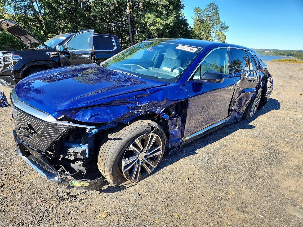 Used 2024 Cadillac Lyriq Luxury AWD/4WD image 2