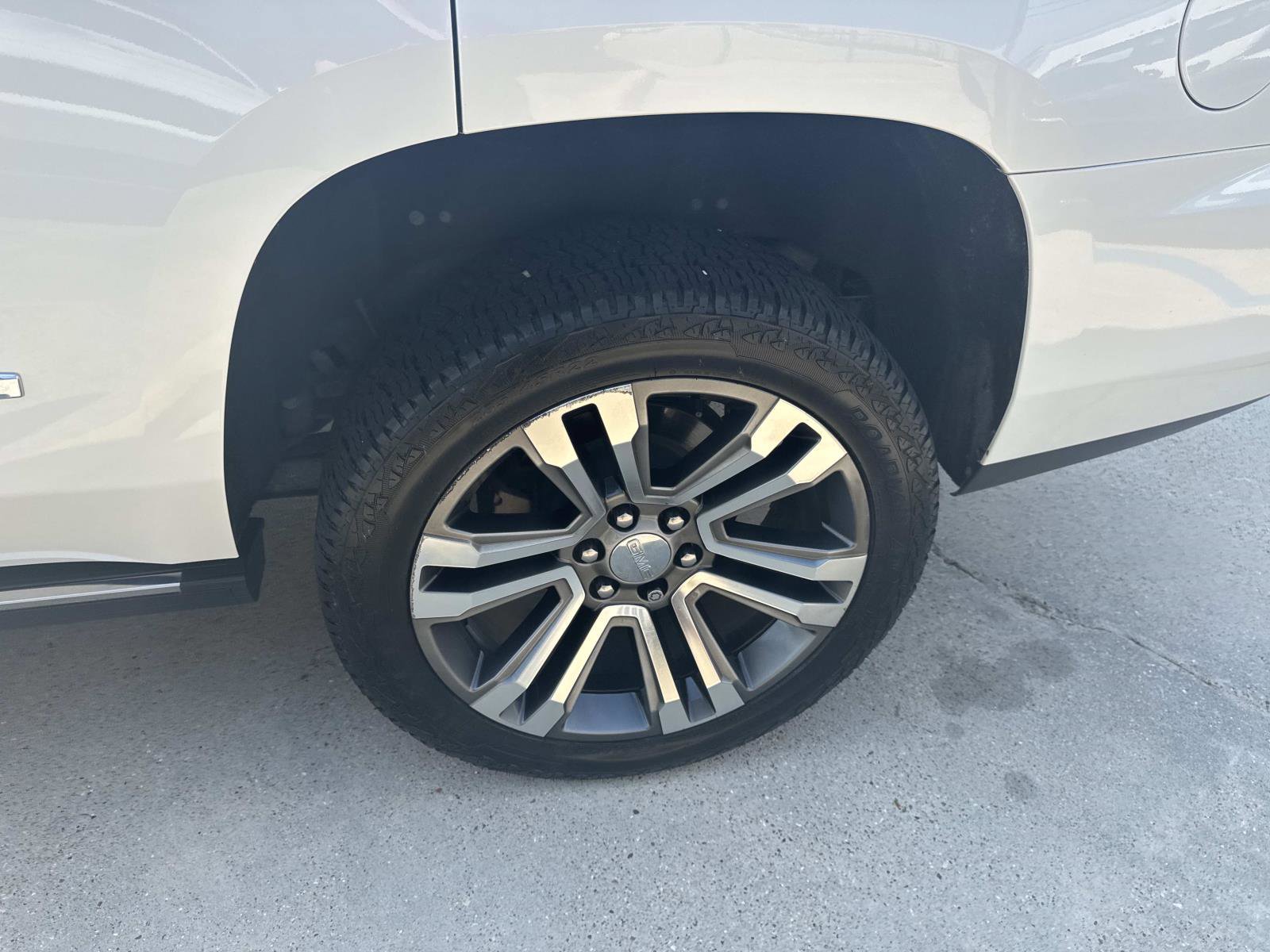 Used 2019 GMC Yukon Denali w/ Denali Ultimate Package image 4